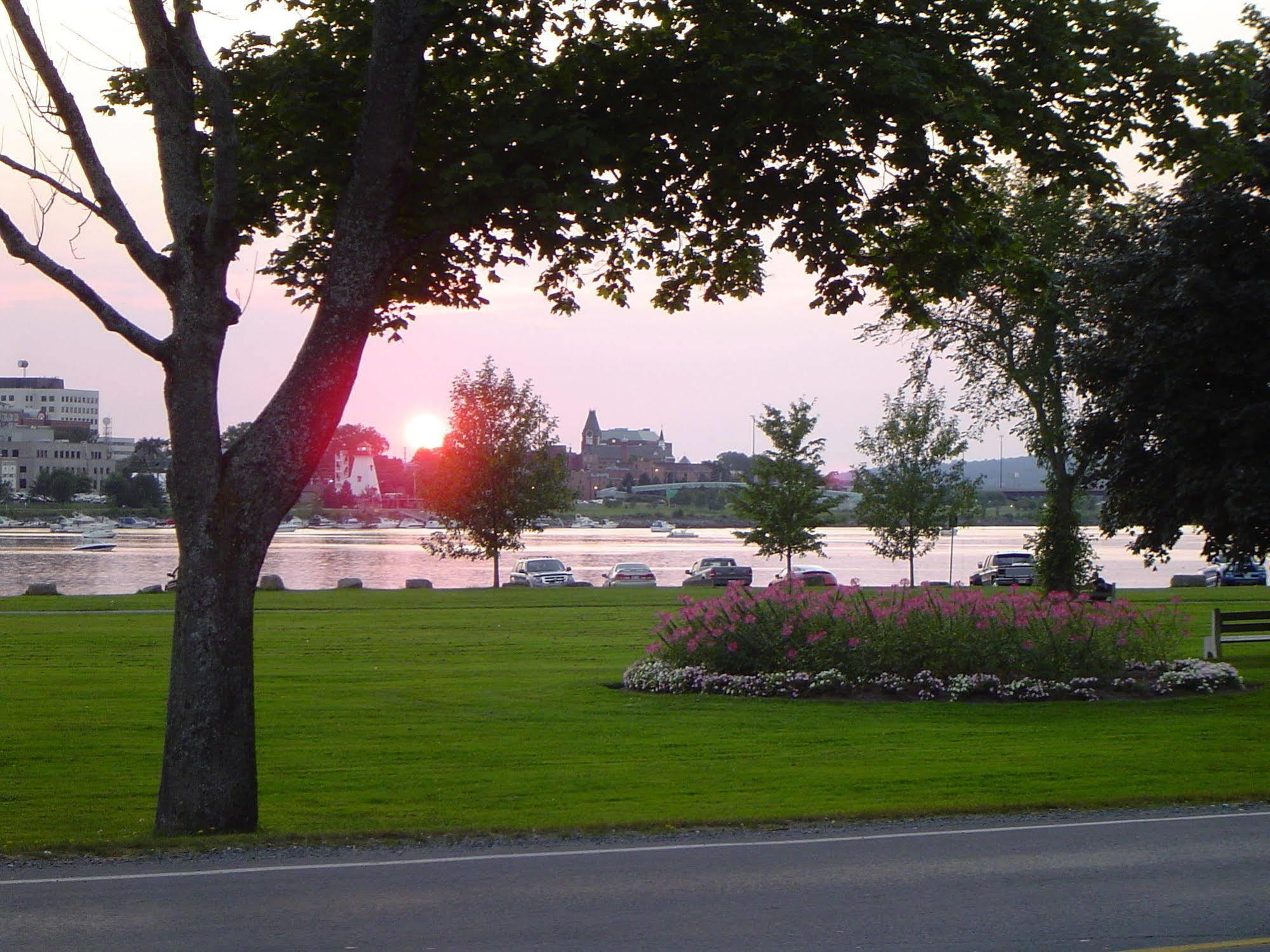 The Colonel'S In Bed And Breakfast Fredericton Zewnętrze zdjęcie